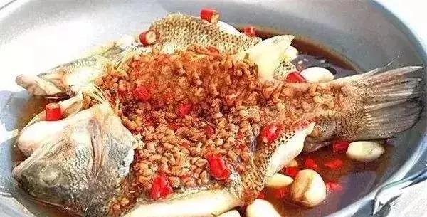 请朋友来家里吃饭，妈妈做几道美味家常菜招待，朋友说下次还想来