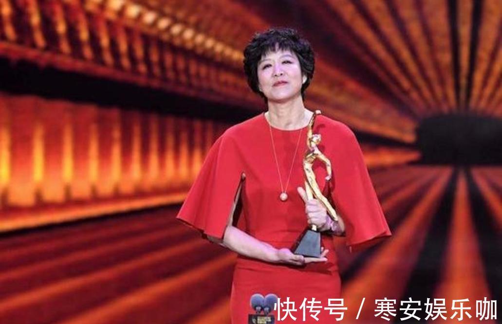 联赛冠军|郎平辞职后首度露面,透露两大信息,盼回归中国女排,下家三选一
