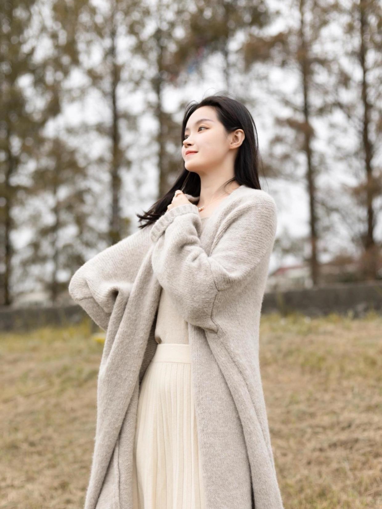 小姐姐 越简约越高级,冬日里不能少的开衫搭配,谁穿谁好看