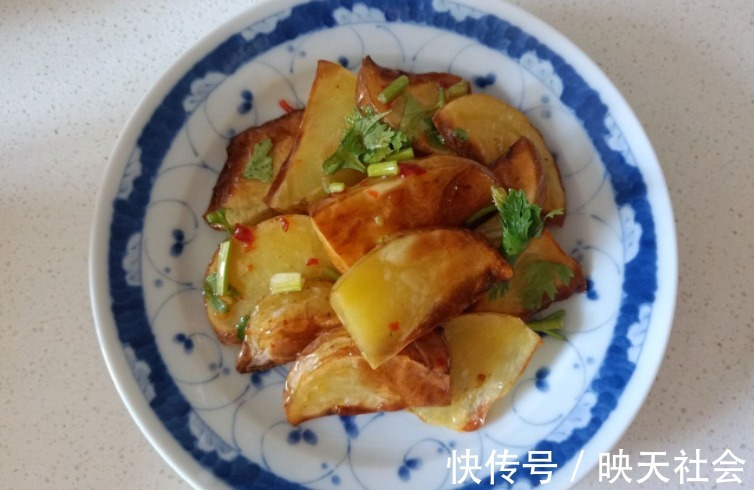 孩子|土豆的新吃法，上桌就被抢光，外酥里软，孩子很喜欢