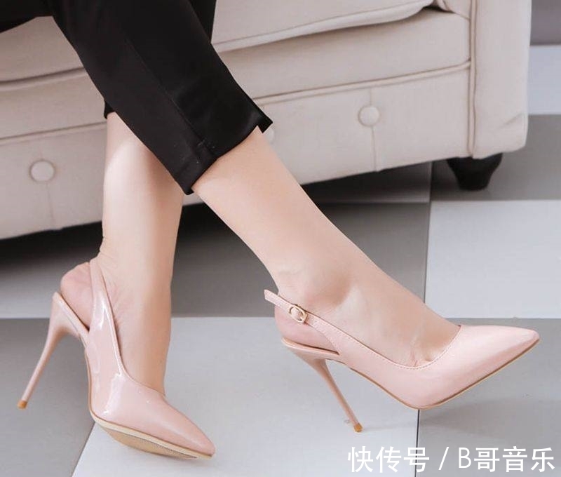 性感|性感小尖头高跟鞋,让你能够轻松穿出低调时髦感