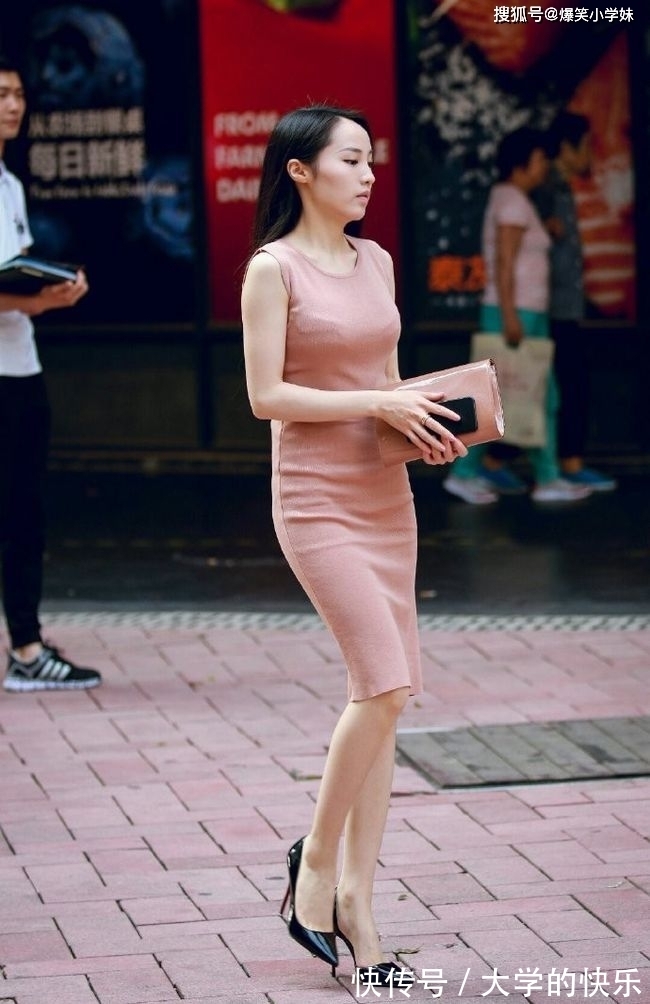 |搞笑段子:丈母娘在重点中学教语文,她看到我写给女友的情书