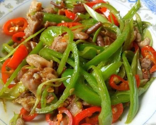 美食优选：泡藕带炒鸡胗，蒜蓉粉丝蒸虾，洋葱拌木耳，辣椒炒肉的做法