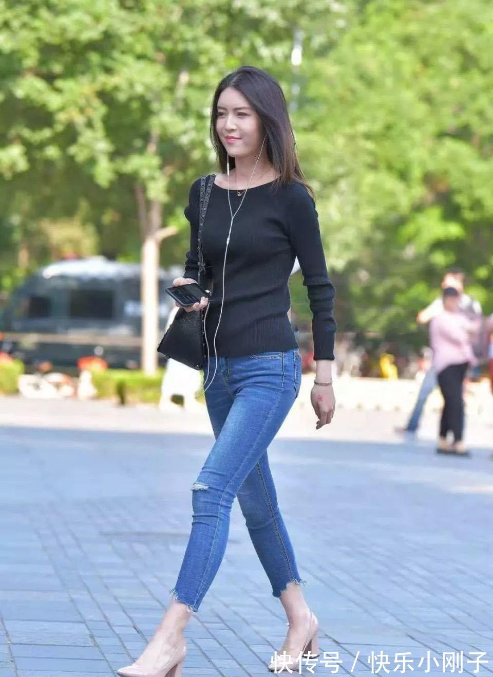 气质|小姐姐的气质相当出众，搭配颜值和身姿走猫步