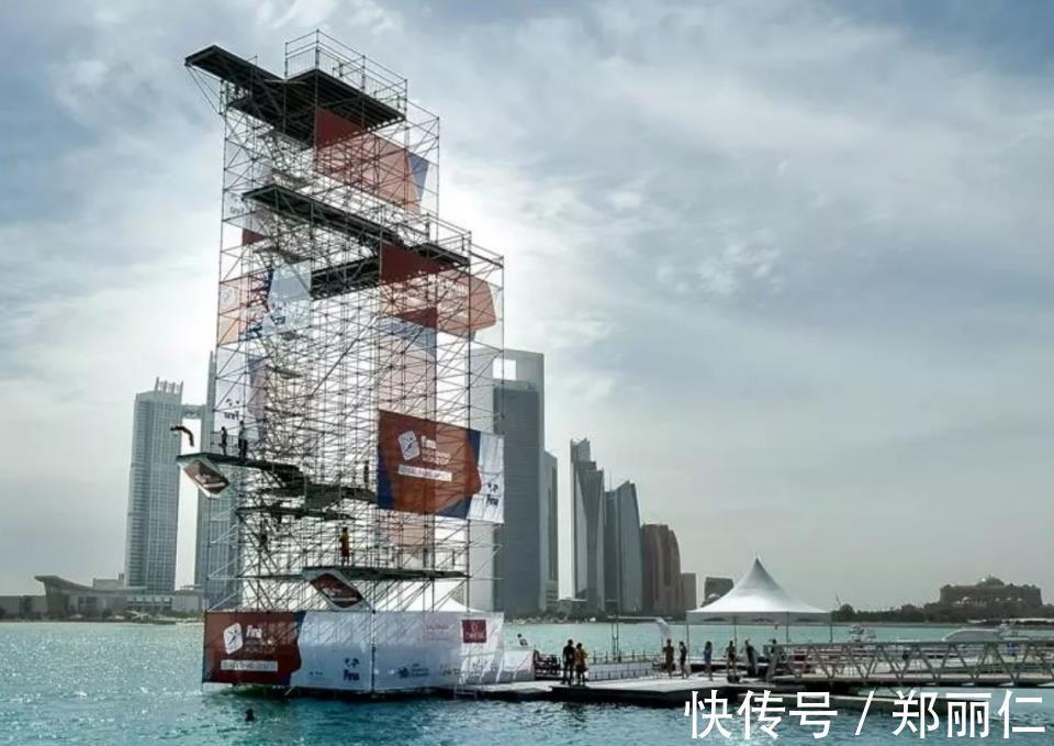 比赛现场|全红婵抵达比赛现场！背着水壶，对着镜头比耶，即将参加“跳海”
