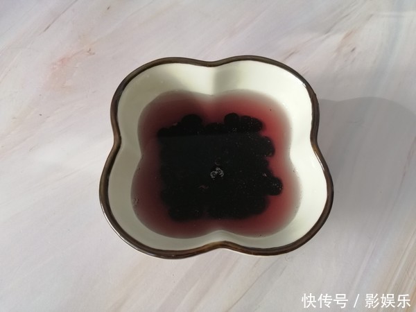 黑芝麻|70岁外婆养生秘诀被发现，每天早晨喝一碗，脸色红润，身体强健