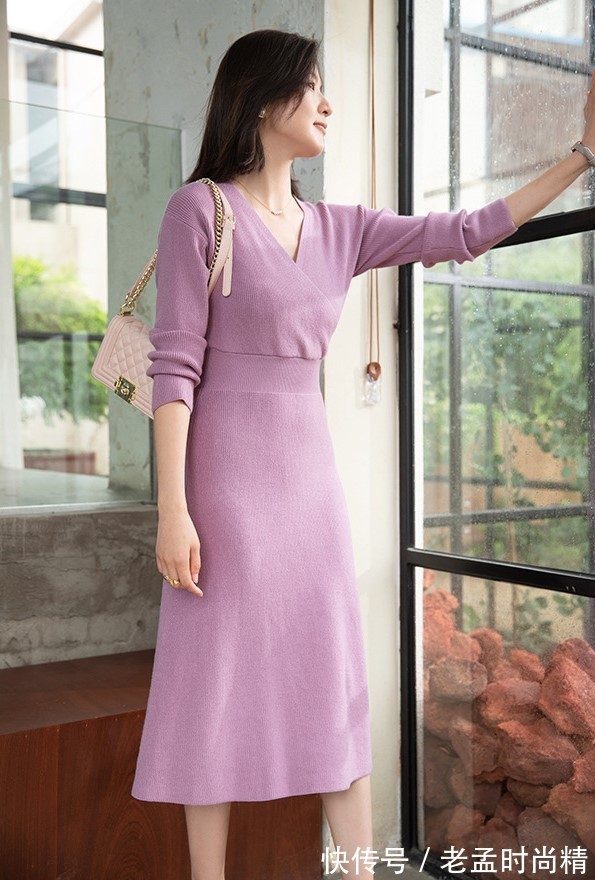 女人|这款裹身连衣裙贴身又显身材,把女人的味道演绎得十足