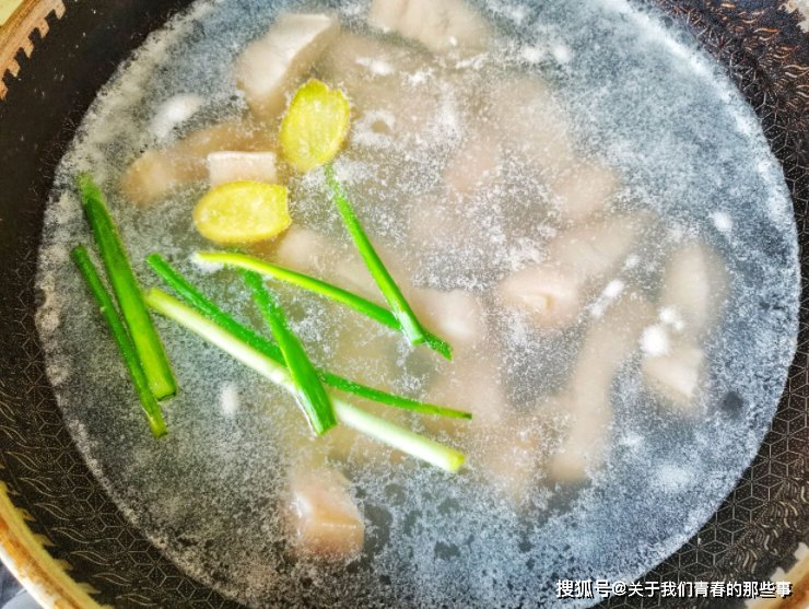 做红烧肉，不炒糖色，做好关键2步，颜色红酱味浓，肥而不腻，香