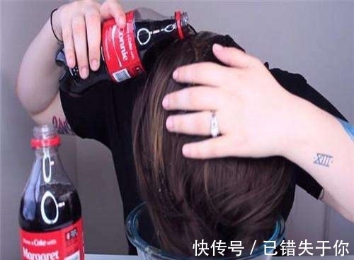 可乐|女子将可乐倒在头发上, 用吹风机吹干后奇迹出现了 ?
