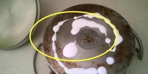 白醋|锅底垢又黑又厚“5个方法”教给你,用后锅底都反光,效果贼好