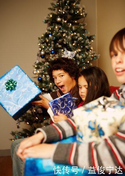 豆豆|走到小区门口,妈妈忙捂住孩子眼睛,知道真相后网友直呼学到了