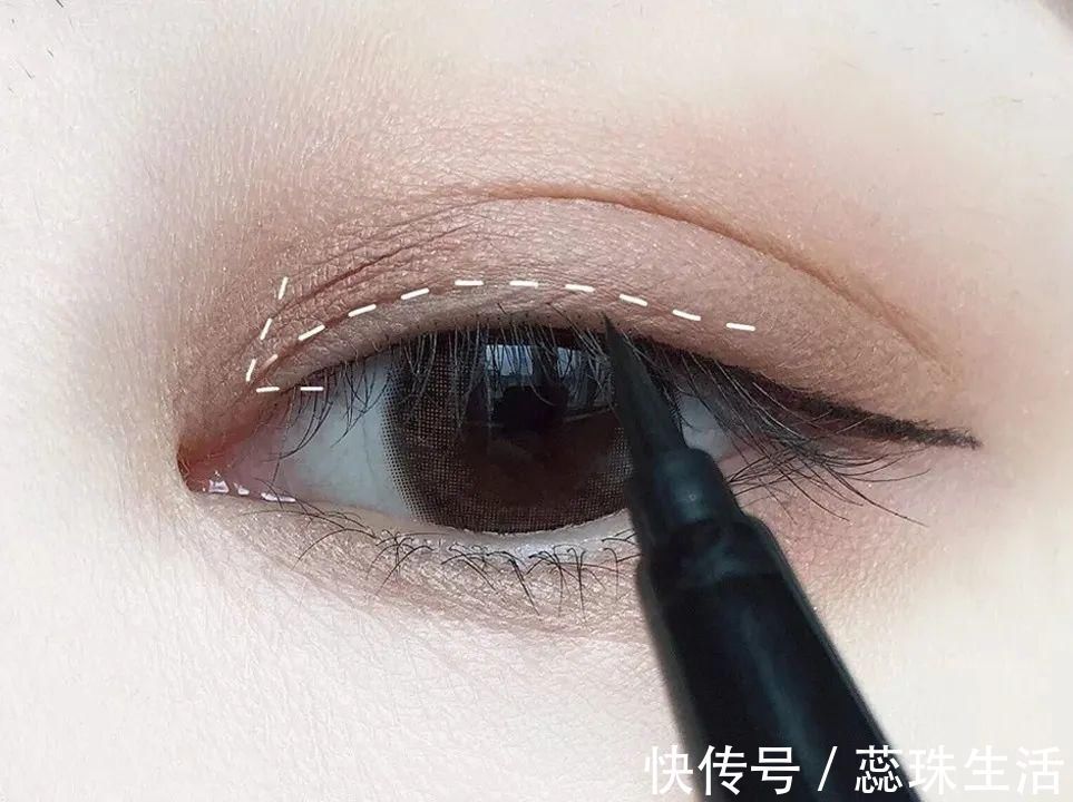 眼线|长期化妆和不化妆的女生,十年后区别也太大了吧?!