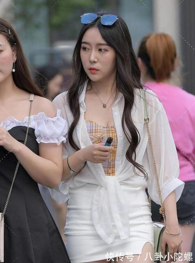 a495 纯白色网纱雪纺衫搭配超紧身小短裙,骨感迷人,尽显大长腿