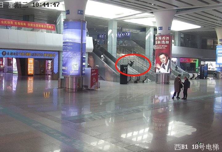武警|杭州东站一乘客从台阶滚落鲜血直流，一群好汉飞奔而来救人