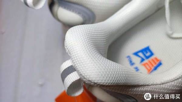 巴斯夫|带给你舒适感光变色体验,无中生有光变科技休闲鞋评测