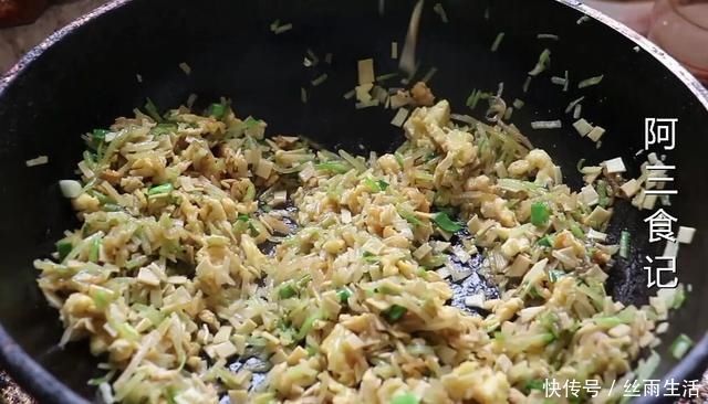 豆腐皮|过年了,萝卜这样吃,加3个鸡蛋,不炖也不炒,出锅营养又解馋
