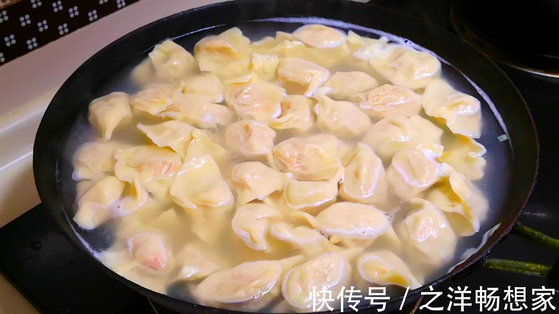 开裂|冻饺子时，直接放冰箱就废了，牢记“2要点”，饺子不粘连不开裂