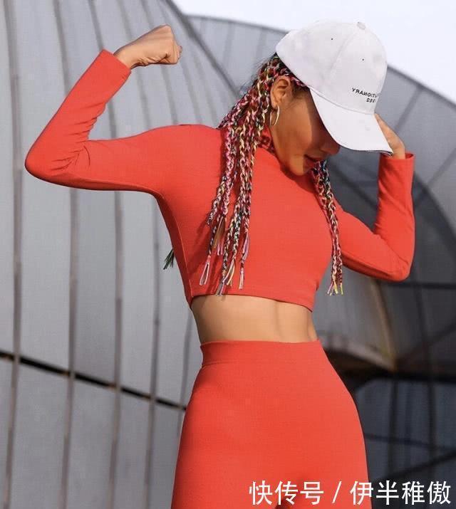 底裤|街拍丰腴细腰的打底裤小姐姐,大秀S型曲线,成为众人中的焦点