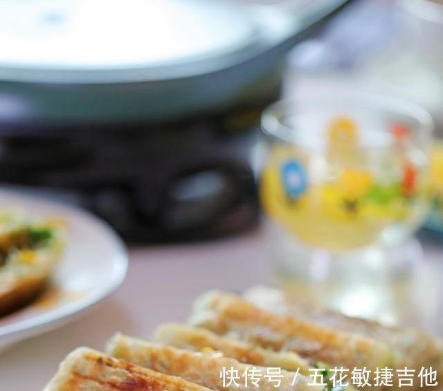 北方经典小吃韭菜盒子新做法,不和面不擀面,有滋有味一口酥香!