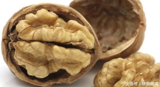 核桃和它一起煮,每天一碗,视力好了,夜里越睡越香,脸蛋更白嫩