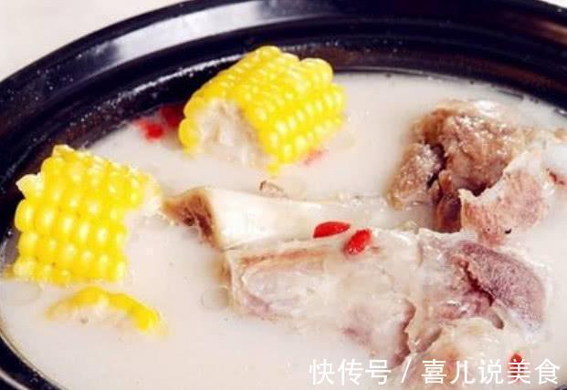 炖任何骨头汤，都不要直接加水就炖，多加一步，汤更白味更浓