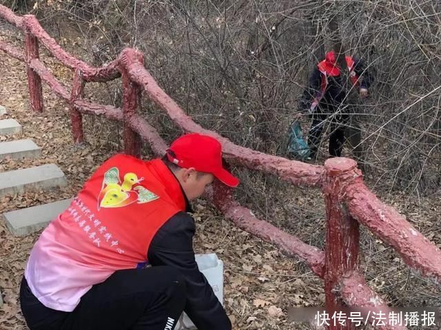 众人拾柴火焰高--黄龙文旅局支部开展文明旅游志愿服务