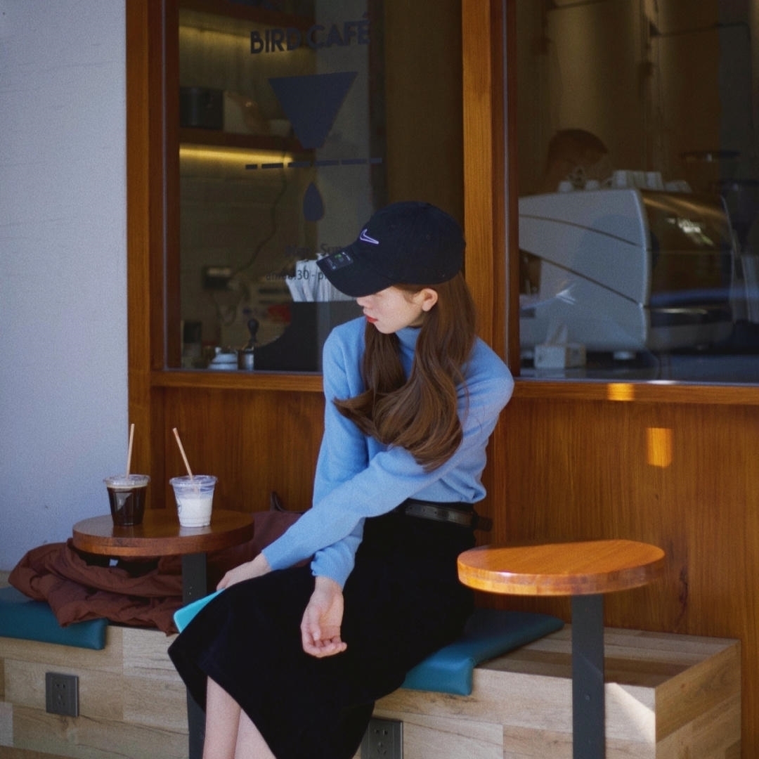 半身裙 30+女性如何摆脱土气感?针织衫搭配半身裙,高级时髦又减龄