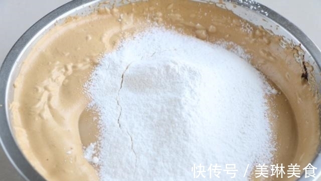 模具|不用油的海绵蛋糕做法,红枣加红糖双重营养,手感如海绵