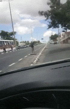 |搞笑GIF:要不是女朋友来医院看我 说不定我早已经出院了