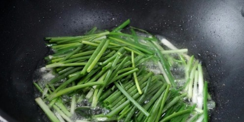 教你做一碗葱油面,吃起来劲道爽滑,好吃的关键在于葱油汁