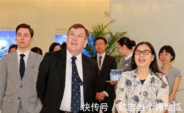 厕所|任正非花40亿做咨询，IBM顾问刚来就吐槽：华为的厕所就一个洞