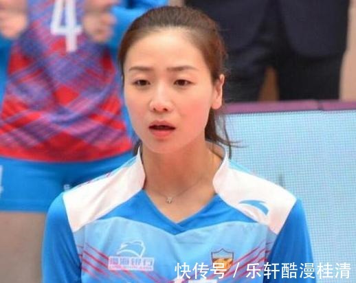 袁灵犀|魏秋月带儿子看望郎平!排球女神颜值高,小家伙喊姥姥,送上一吻