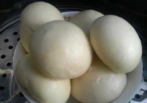 面包|酵母发面速度太慢?教你这样做,30分钟发满盆,馒头比面包还松软