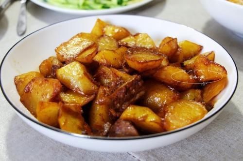 食材|晒晒我家三伏天晚餐,北方口味三菜一汤吃得香,网友经济味美