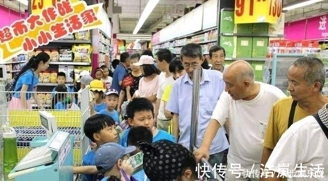 超市|这个4岁的男孩在超市什么也没买,但他的衣服鼓鼓的店员打开门时感到奇怪和窒息