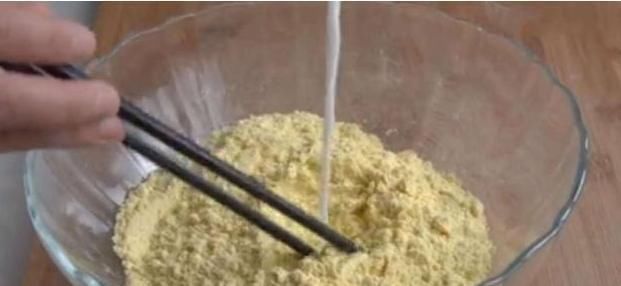 玉米面正确做法,开水一烫,筷子一搅,手不沾面,蓬松暄软