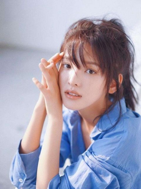 天生带妆脸的女生,脸上都有这4个特征,素颜就像化了妆一样