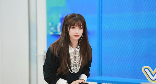 虞书欣还原嘲讽选手真相 爆气点名制作人