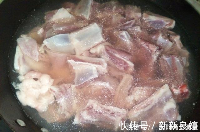 炖羊肉时，多加1个步骤，羊肉软烂入味，吃着真香