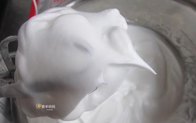 打到直立|原味戚风蛋糕吃腻了,加这2样食材换个新口味,好吃到吃不下饭