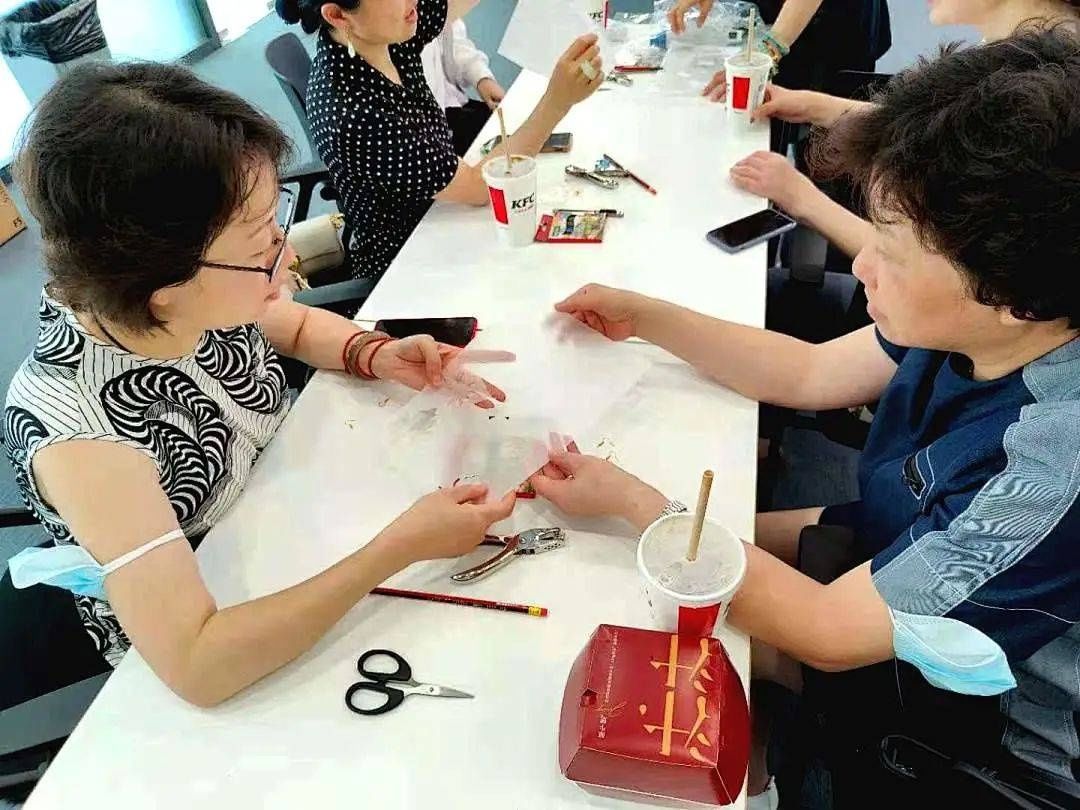 徐家汇|夏日时尚单品？在徐家汇T站你也能自己DIY