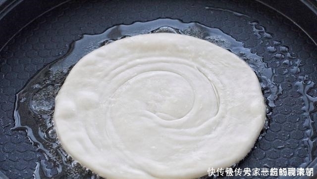 剂子|家常烙饼做法，外酥内软又筋道，比油条健康，学会可以出门摆摊了