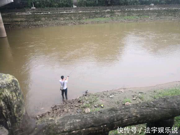 枯水期|珠江水浅，这群深藏水底的“鱼”浮出，有人钓了一大堆