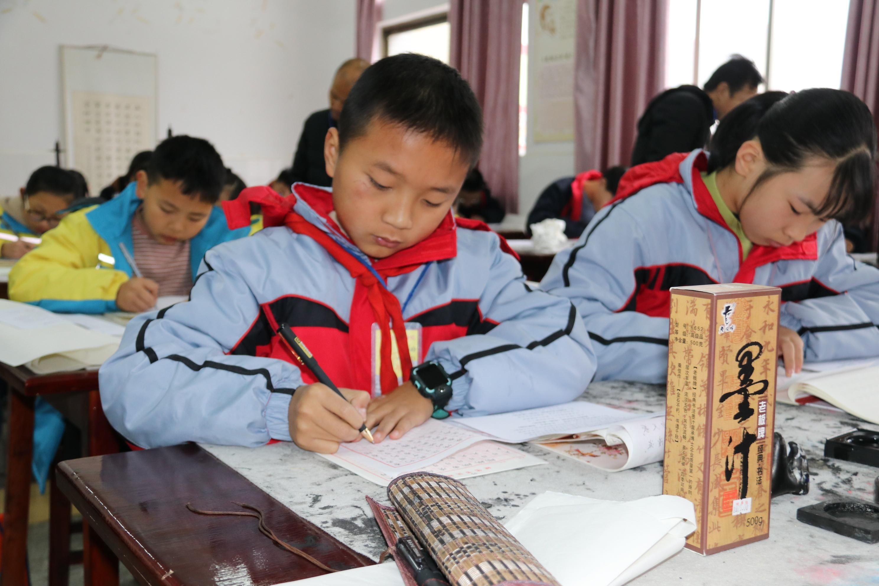  书法|隆回350名师生现场书法比赛（图）