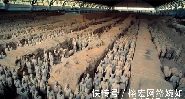 承重墙|秦始皇兵马俑，两排俑之间的土堆是干什么的，为什么不挖掘？