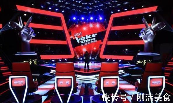 两人同是《好声音》季军,一个新歌拿奖拿到手软,一个却无歌可唱