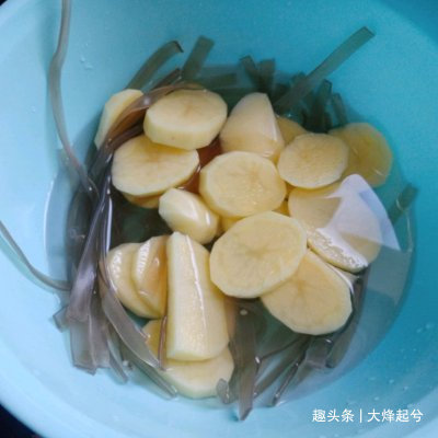 家常毛血旺 ,做法简单,麻辣鲜香,配上一瓶啤酒,太过瘾