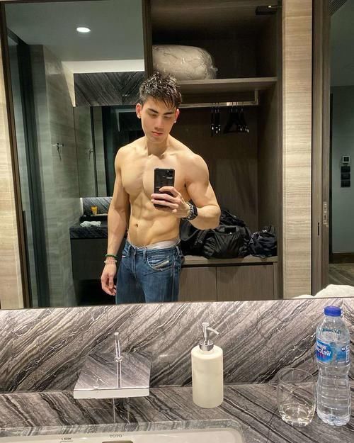 胸肌|俊俏型男有一身漂亮肌肉,胸肌、腹肌、臂肌紧实,人鱼线性感撩人