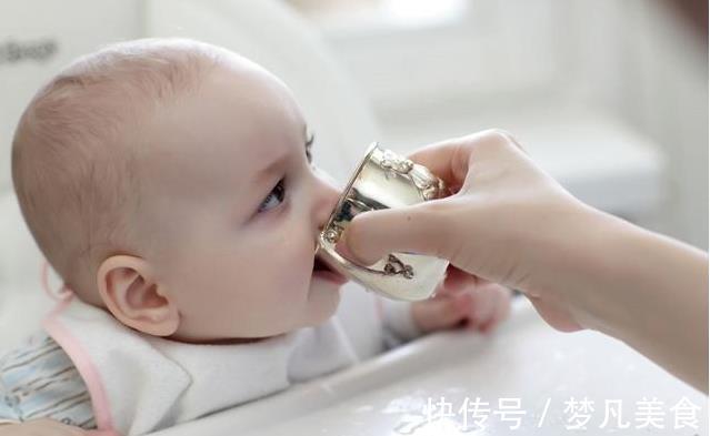 宝妈|天气变热,要不要给婴儿喂水?不同月龄宝宝的饮水量,宝妈得有数