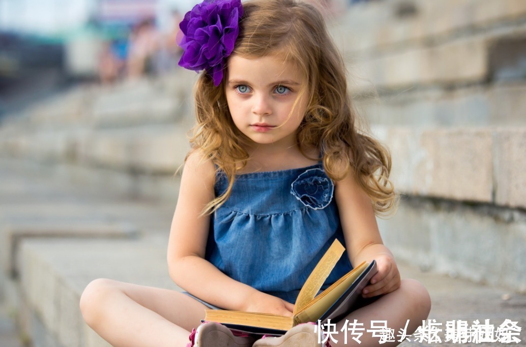 女儿|女孩第一次来月经，父母跟女儿说3句话，是对孩子最好的保护